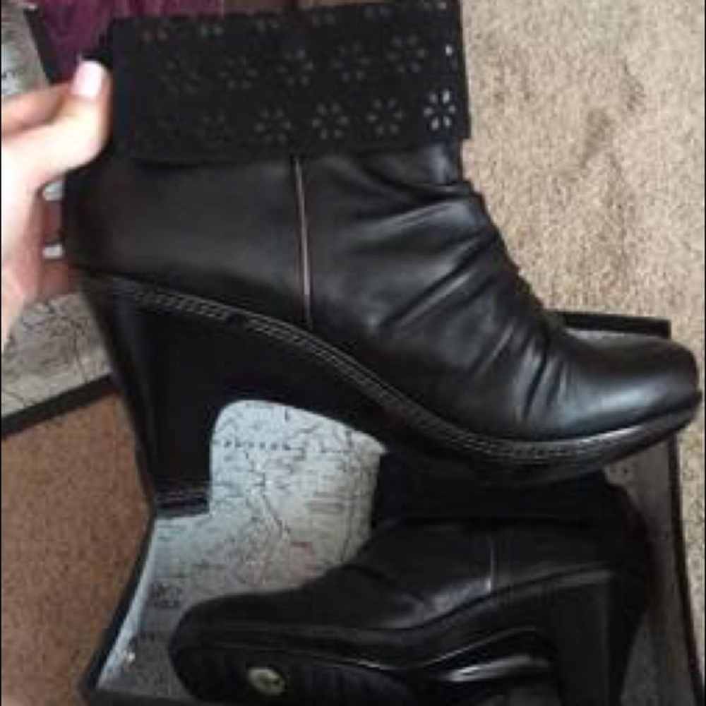 Romance designs temptations black size 6.5